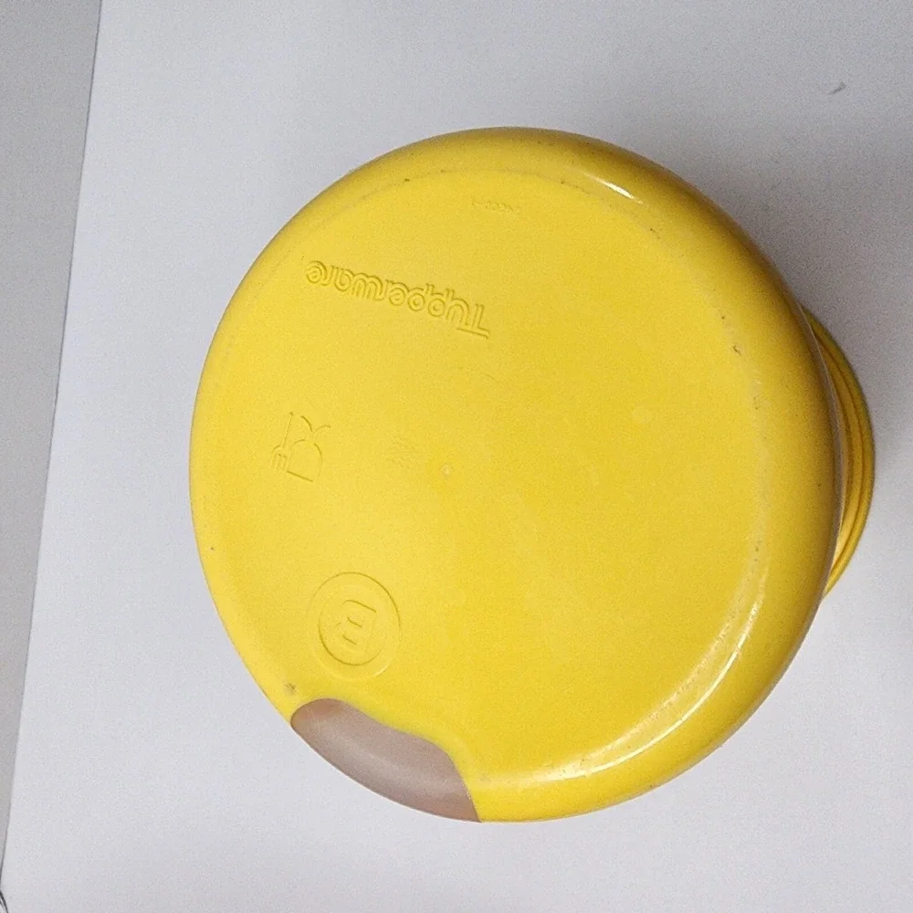 TUPPERWARE Yellow Round 8 Cup B Canister #2420D-1 One Touch Seal EUC